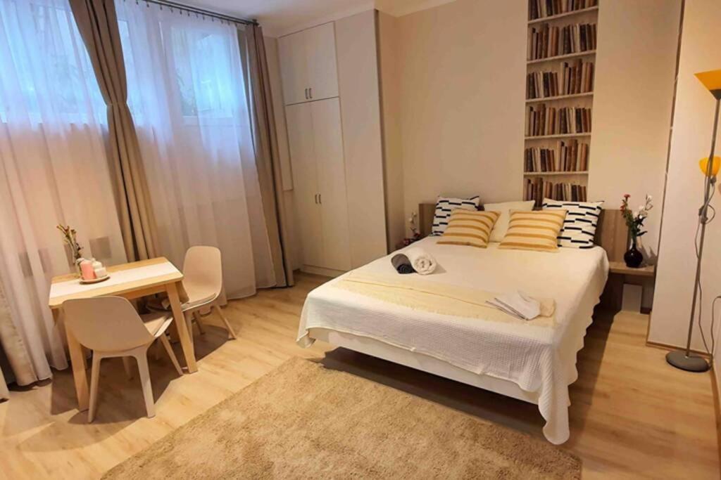 Studio Flat In The Center Of บูดาเปสต์ ภายนอก รูปภาพ