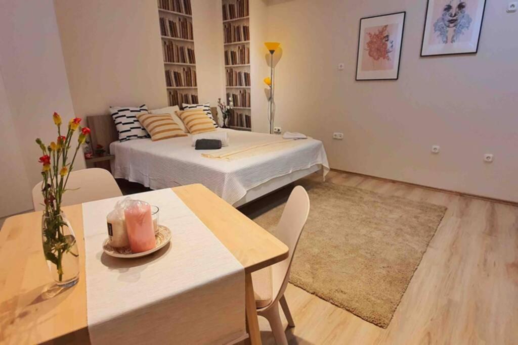 Studio Flat In The Center Of บูดาเปสต์ ภายนอก รูปภาพ